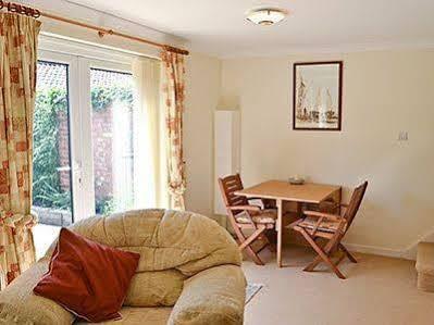 Camelot Villa เวย์บอร์น ภายนอก รูปภาพ