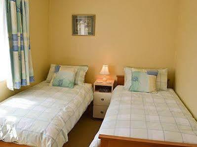 Camelot Villa เวย์บอร์น ภายนอก รูปภาพ